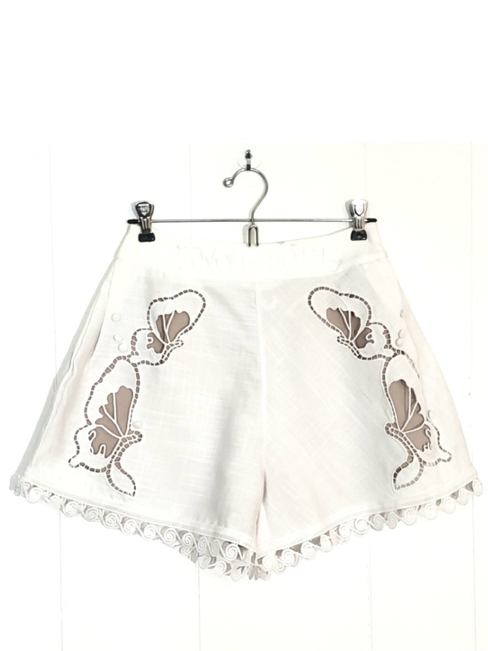 Amy Store Eyeket & Scalloped Hem Shorts